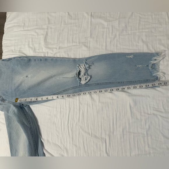 abercrombie & fitch Women’s High Rise Mom Light Distressed Denim Jeans Size 2R - Picture 6 of 6